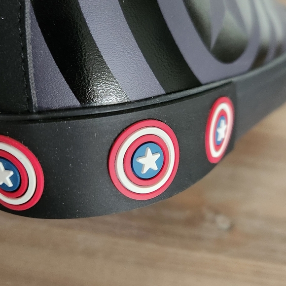 ๐ Captain America High-Top Sneakers โ Size 8 โ Marvel Avengers โ New with Tags - Picture 6 of 12